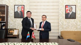 Rektör Kızılaya Azerbaycandan özel devlet ödülü