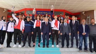 Rektör Özaydından başarılı sporculara GAÜN Sporiuma ücretsiz üyelik