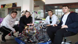 Robot tasarlayan Samsunlu lise öğrencileri Amerikada dünya şampiyonasında yarışacak