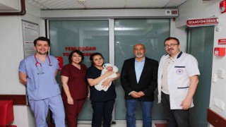 Sağlıklı doğmaz denilen minik Bayram, Cerrahide hayata tutundu