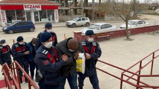 Sahte parayla yakalanan dolandırıcılar tutuklandı