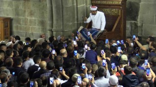 Sakal-ı Şerifi görmek isteyenler izdihama sebep oldu