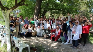 Saksı Düzenlemesi ve Terrarium kursuna katılan down sendromlu çocuklar sertifikalarını aldı
