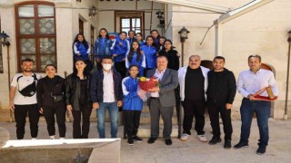 Şampiyon bayan futbol takımından protokol ziyareti
