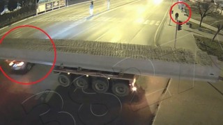 Samsunda cipin hareket halindeki tırın altından geçme anı kamerada