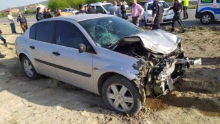 Samsunda otomobil ile traktör çarpıştı: 4 yaralı