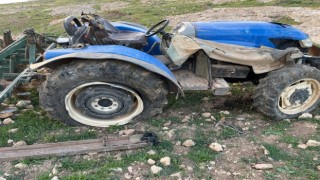 Şanlıurfada traktör devrildi: 1 ölü, 1 yaralı