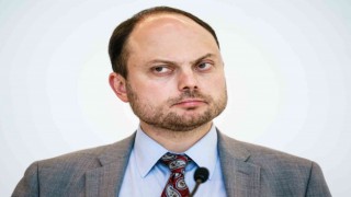 Savaş karşıtı Rus muhalif politikacı Kara-Murza Moskovada gözaltına alındı
