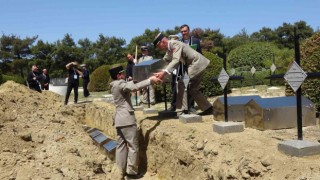 Seddülbahir Kalesi restorasyonunda bulunan Fransız askerlerinin kemikleri törenle defnedildi