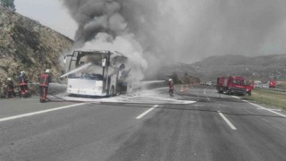 Şehirlerarası yolcu otobüsünde çıkan yangın paniğe sebep oldu