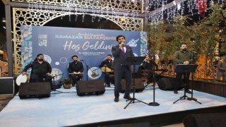 Serdar Tuncer şiir ve muhabbet gecesinde Sultangazililerle buluştu