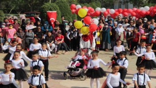 Serebral palsi hastası 7 yaşındaki Doranın, 23 Nisan sevinci