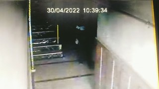 Seyyar satıcının kitapları böyle çalındı