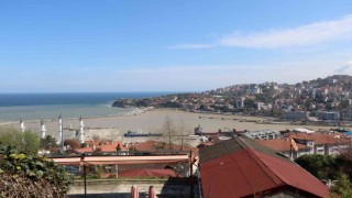 Şiddetli yağış sonrası liman sarıya boyandı