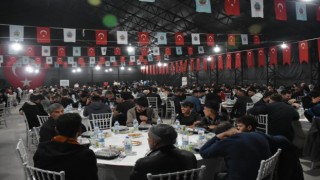 Siirt Belediyesinden Ramazan ayı boyunca iftar çadırında bin kişilik yemek