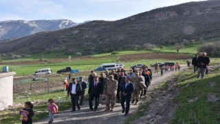 Siirt Valisi Hacıbektaşoğlu, Siirt-Şırnak sınırında vatandaşlarla bir araya geldi