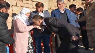 Siirt Valisi Hacıbektaşoğlu, Tütenocak köyünde şehit ailesi ile bir araya geldi