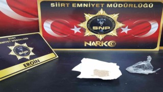 Siirtte şüpheli şahıs ağzında uyuşturucu madde ile yakalandı