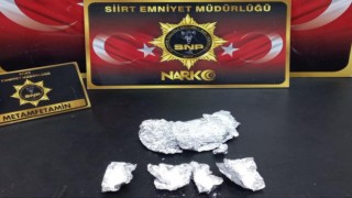 Siirtte şüpheli şahsın üst aramasında uyuşturucu madde ele geçirildi