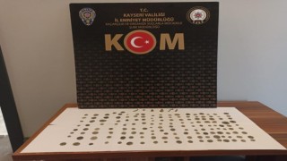 Sikkeleri piyasaya süremeden yakalandı