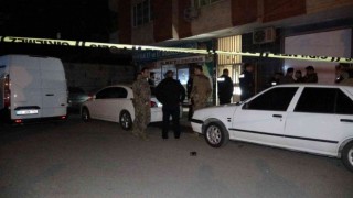 Silahla kafasına ateş eden polis memuru ağır yaralandı
