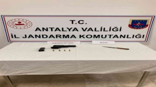 Silahla yaralamanın şüphelisi aracında yakalandı