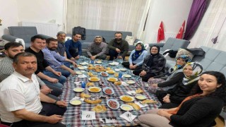 Sındırgıda çat kapı iftarla mutluluk dağıtılıyor