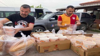 Sındırgılı Galatasaraylılardan kapı kapı iftar yemeği
