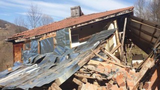 Sinopta heyelan: 1 ev yıkıldı, 5 ev kullanılamaz hale geldi