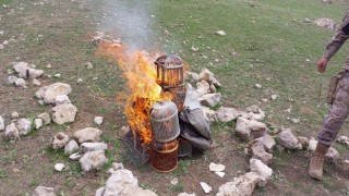 Şırnakta kınalı keklikler doğaya bırakıldı, kafesleri yakıldı