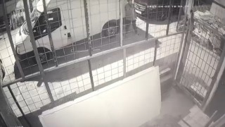 Şişlide otodan akü hırsızlığı kamerada