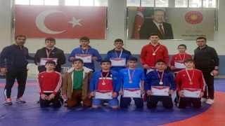 Sivas güreş takımı Rizeden 9 madalya ile döndü