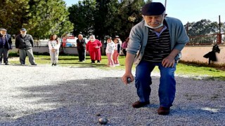 Söke Huzur Evi yaşlıları artık ‘Bocce oynuyor