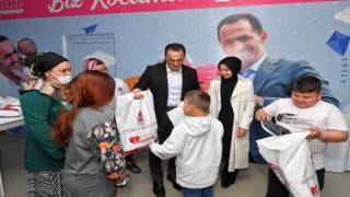Sosyal market 300 yetim çocuğu giydirdi