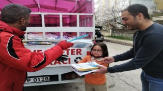 Soy isminin hakkını verdi, sokak sokak gezerek 1 milyonun üzerinde kitap topladı