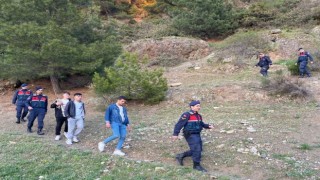 Spilde mahsur kalan gençleri AFAD ve jandarma kurtardı