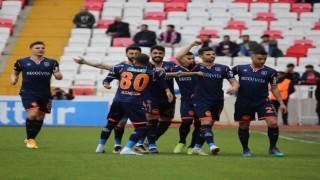 Spor Toto Süper Lig: Sivasspor: 0 - Medipol Başakşehir: 1 (Maç devam ediyor)