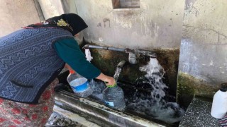 Su zammı sonrası vatandaşlar çeşmeye koştu