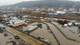 Sular altında kalan evler havadan görüntülendi