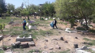 Surda Ramazan Bayramı öncesi mezarlıklar temizlendi