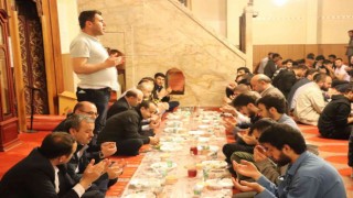 Tarihi camide iftar açtılar