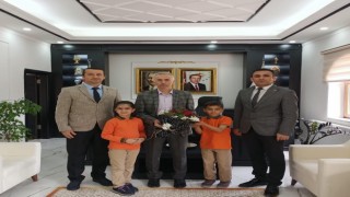 Taşovada öğrenciler başkanlık koltuğunu devraldı