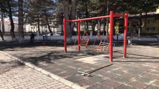 Tatvandaki park ve bahçelerde bakım çalışması