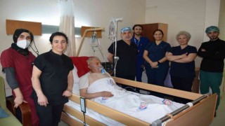 Tek seansta iki ameliyatla sağlığına kavuştu