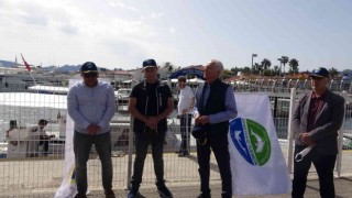 Tekne atıklarını toplayarak denizlerin kirlenmesini önleyen dernek, çevreciler ile buluştu