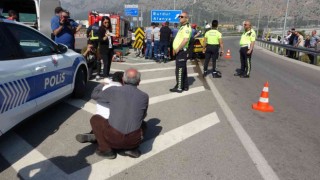 Ticari taksi ortadan ikiye bölündü, genç sürücü olay yerinde hayatını kaybetti