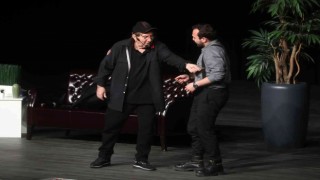 Tiyatro Festivali Ali Poyrazoğlu ile sona erdi