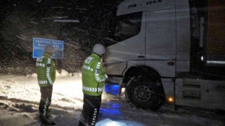 Tokatta Nisan ayında kar yağışı ulaşımda aksamalara neden oldu