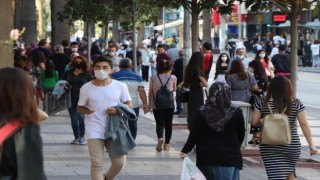 Toplu taşıma araçları ile sağlık kuruluşlarında maske zorunluluğu devam edecek