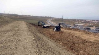 Toprak kayması olan yolda çalışmalar devam ediyor